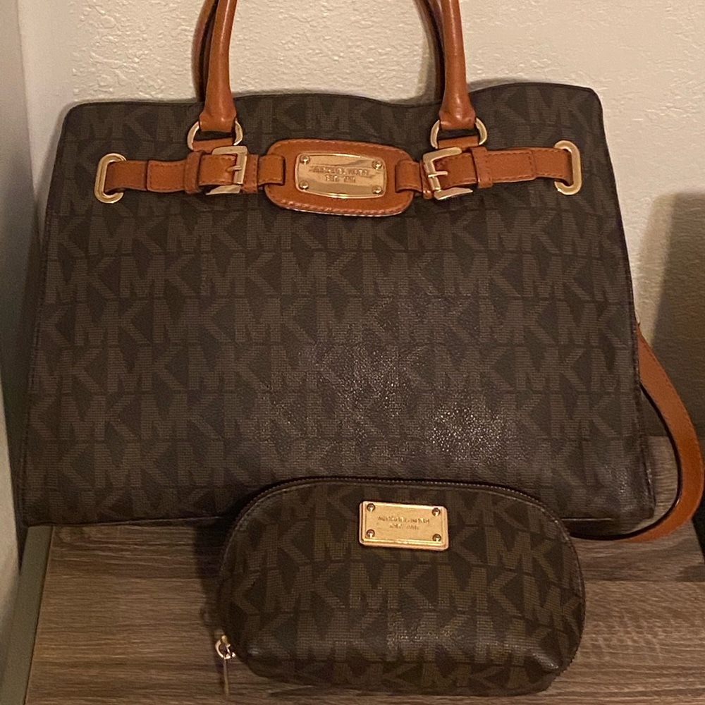 Michael Kors L. Crossbody & jet set cosmetic bag